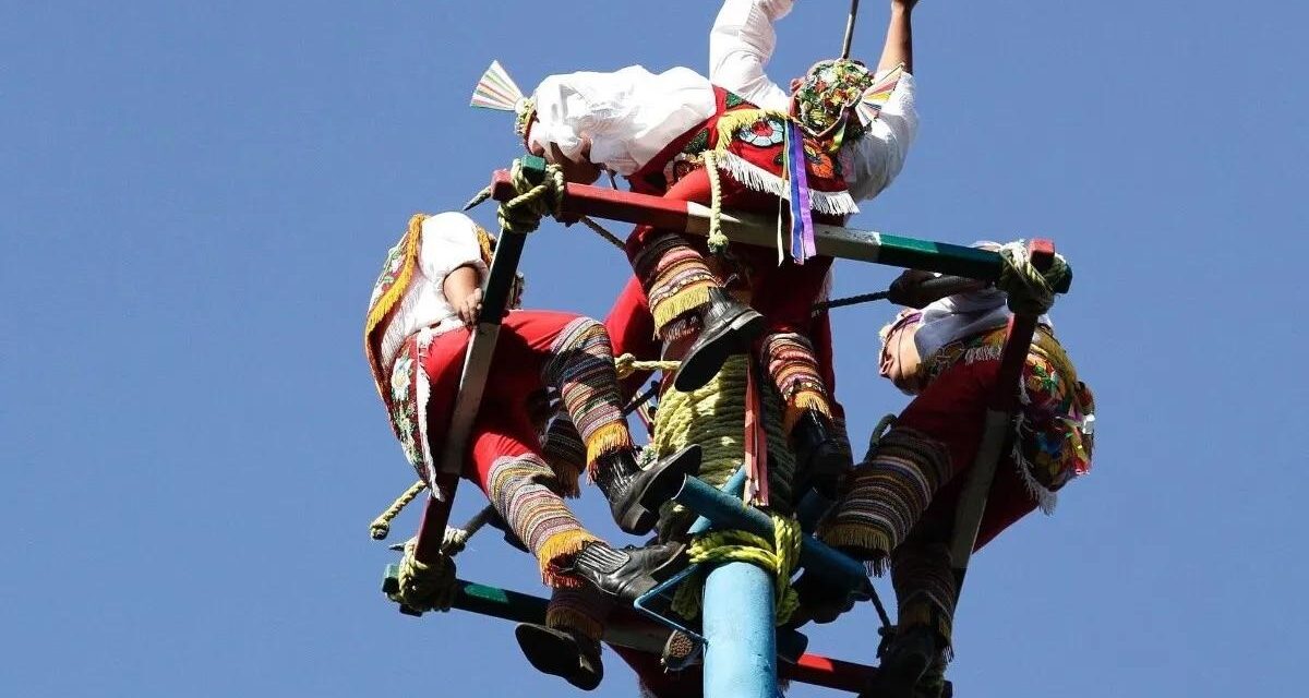 Plantea gobernadora Rocío Nahle protocolo de revisión a infraestructura que utilizan los ‘Voladores de Papantla’