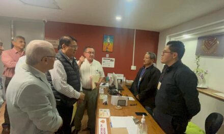 Nuevamente se manifiestan en SEV maestros ante adeudos de recursos de tiendas escolares