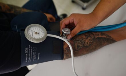 Salud promueve detección temprana de diabetes e hipertensión