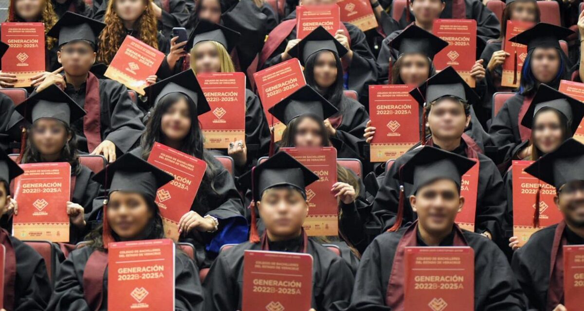 Egresan 387 estudiantes del COBAEV, Plantel 35 de Xalapa