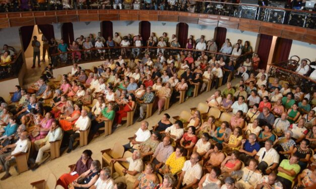 Nostalgia, amor y bohemia en la segunda noche del Festival Internacional del Bolero en Tlacotalpan