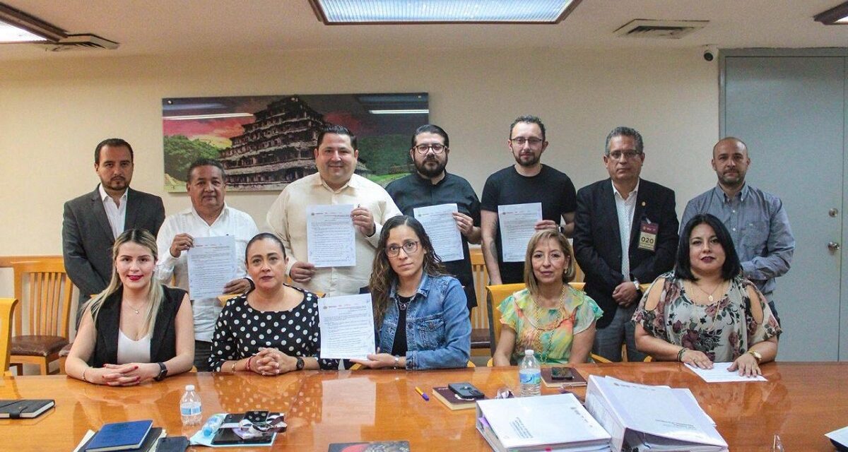 Resuelven conflicto en Escuela Normal Veracruzana, acuerdan fechas de pago de estímulos a docentes