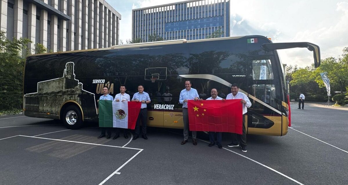 SEDECOP y Fideicomiso de Modernización de Transporte supervisan en China unidades que llegarán a Veracruz