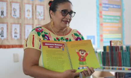 Inaugura SEV biblioteca pública municipal Tecamilla 7038 en Tomatlán