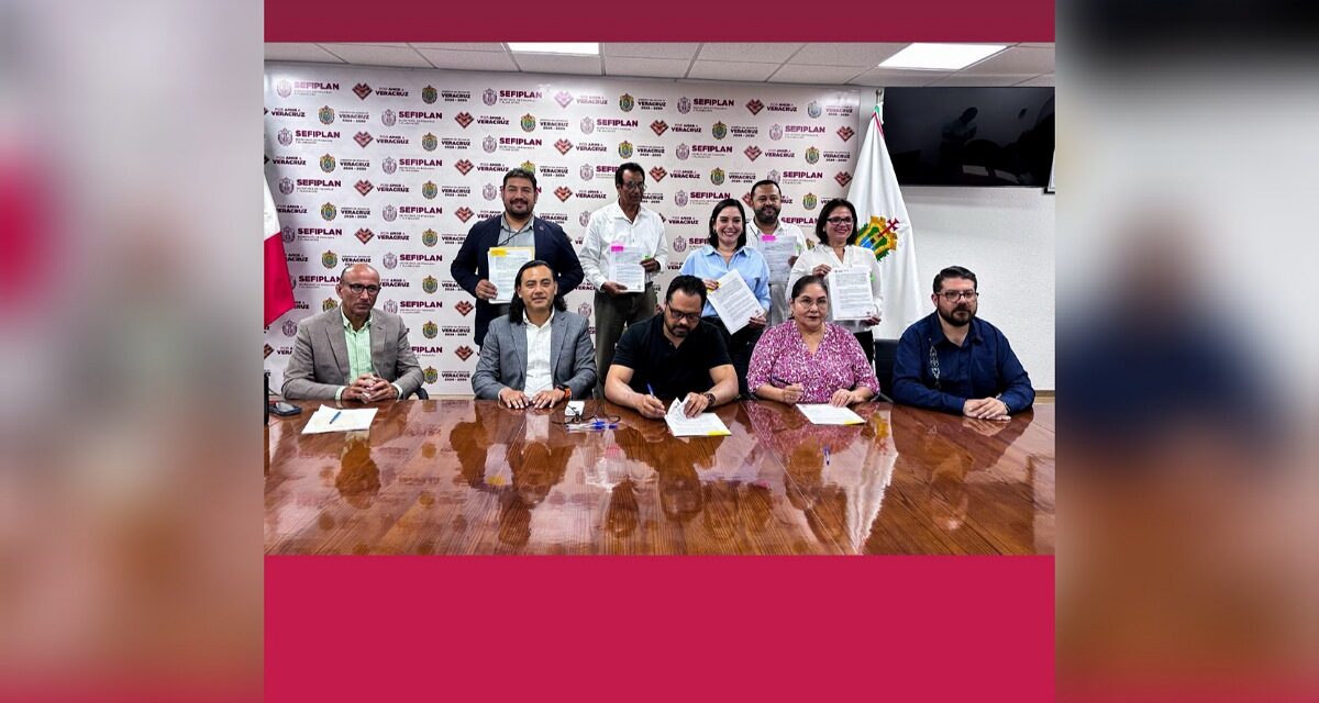 SEV y Sefiplan firman convenio con instituciones educativas