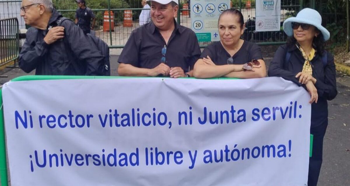 Universitarios y ex rectores se pronuncian en la USBI contra ‘prórroga’ de Martín Aguilar