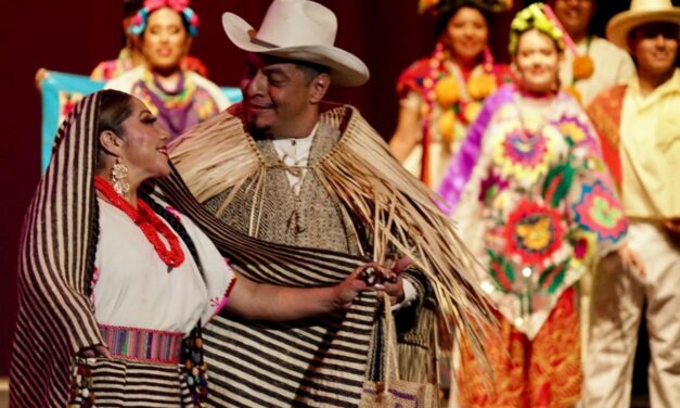 Indumentaria tradicional de Veracruz brilla en pasarela organizada por SECVER