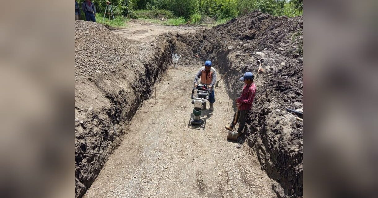 Avanzan obras de camino artesanal en Chicontepec que beneficiará a más de 3 mil habitantes: SICT