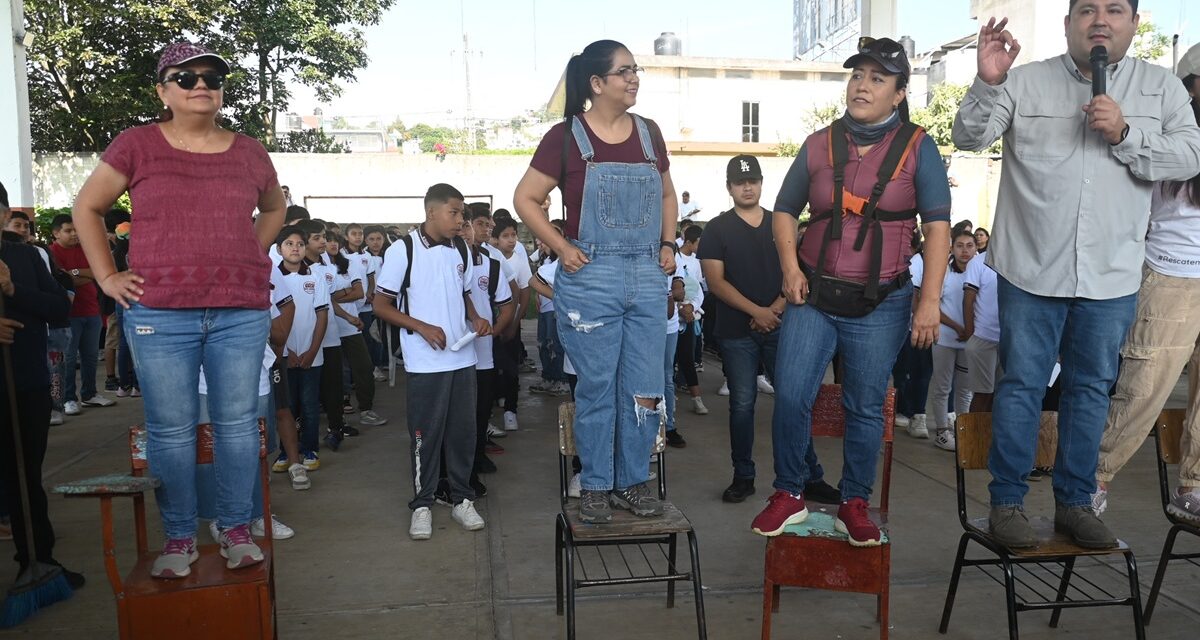 Realizan tequio en escuela Experimental de Xalapa; se apoyará a todos los planteles