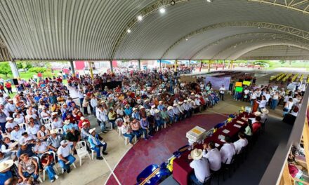 Impulso a la economía circular con entrega directa de 5 mil módulos avícolas: Rocío Nahle