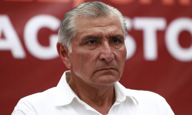 Adán se comió la manzana