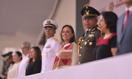 Gobernadora Rocío Nahle encabeza el Desfile Cívico Militar del 16 de Septiembre