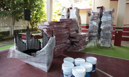 SEV equipa 12 escuelas en Papantla y entrega 250 lentes a estudiantes