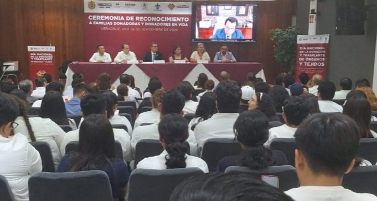 SS reconoce a familias que compartieron esperanza a través del trasplante