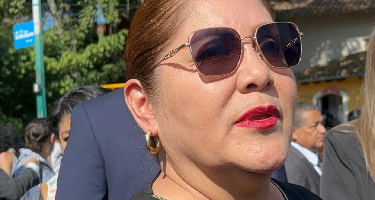 Educación es gratuita reitera Claudia Tello, no se debe condicionar a ningún estudiante en Veracruz