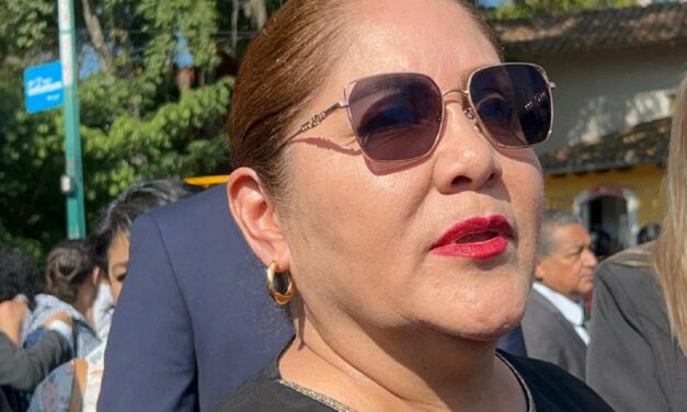 Educación es gratuita reitera Claudia Tello, no se debe condicionar a ningún estudiante en Veracruz