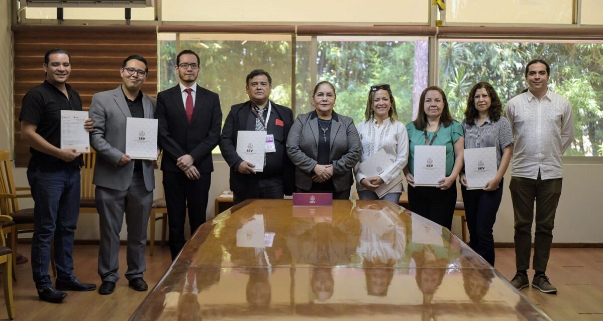 Reconoce SEV labor de docentes del ISMEV; entrega 12 órdenes de presentación