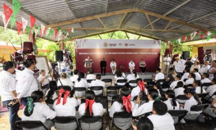 SEV entrega mobiliario y equipo escolar en Tlalixcoyan e Ignacio de la Llave