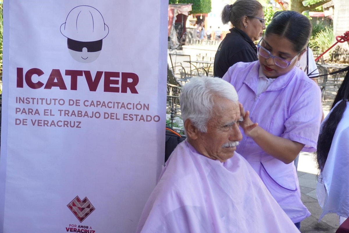 Veracruz impulsa empleo y capacitación con la Caravana de Servicios en Misantla