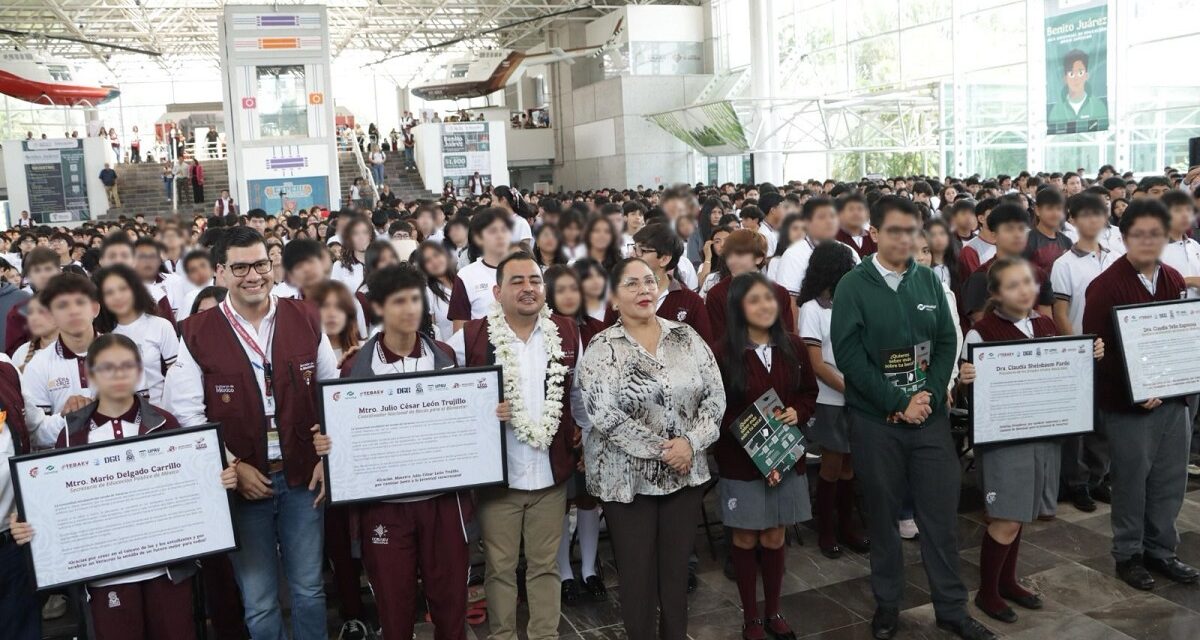 Más de mil 600 jóvenes reciben información para obtener la beca Benito Juárez