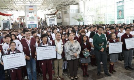 Más de mil 600 jóvenes reciben información para obtener la beca Benito Juárez