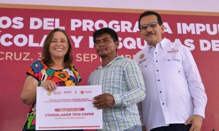 La 4T regresa los recursos al pueblo; Rocío Nahle entrega apoyos al sector pesquero