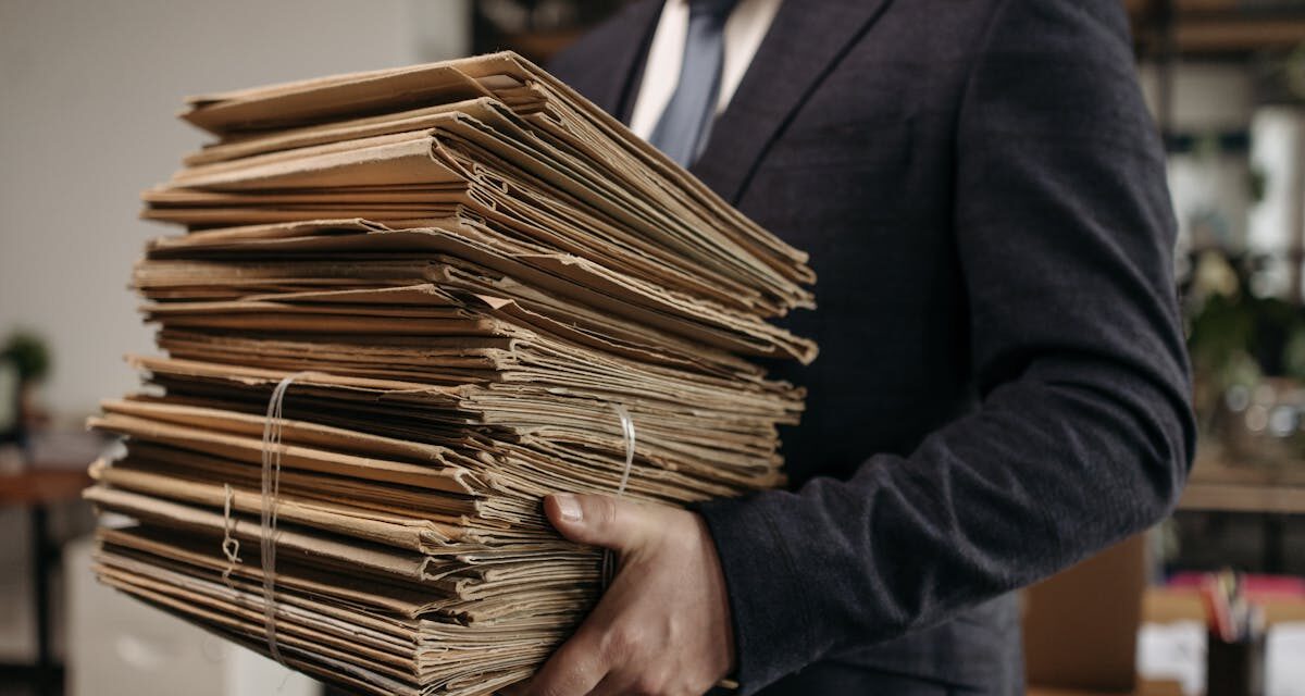 Burocracia sobrevive insatisfecha y muy lejos de lealtades políticas. Se sobrevive, pero no se vive