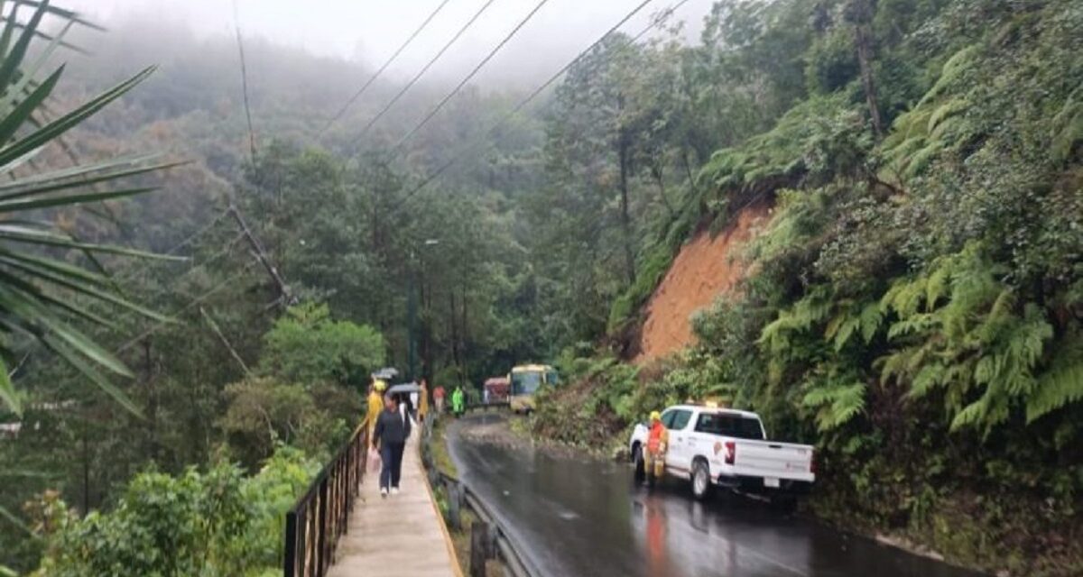 Atiende SICT derrumbe en la ruta150 tramo Orizaba – Zongolica