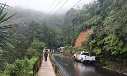 Atiende SICT derrumbe en la ruta150 tramo Orizaba – Zongolica