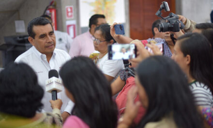 El profe Esteban Bautista para en seco a Héctor Yunes