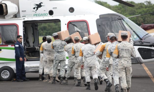 Con puente aéreo,&nbsp;realizan&nbsp;23 vuelos de rescate y entrega de víveres a municipios incomunicados