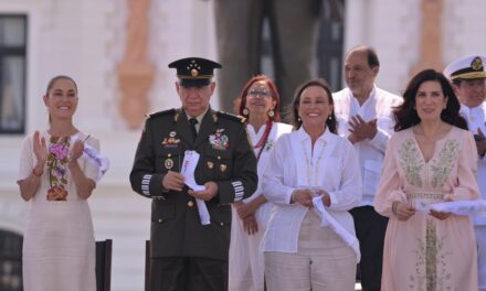 Gobernadora Rocío Nahle acompaña a la presidenta Claudia Sheinbaum en homenaje a la Armada de México