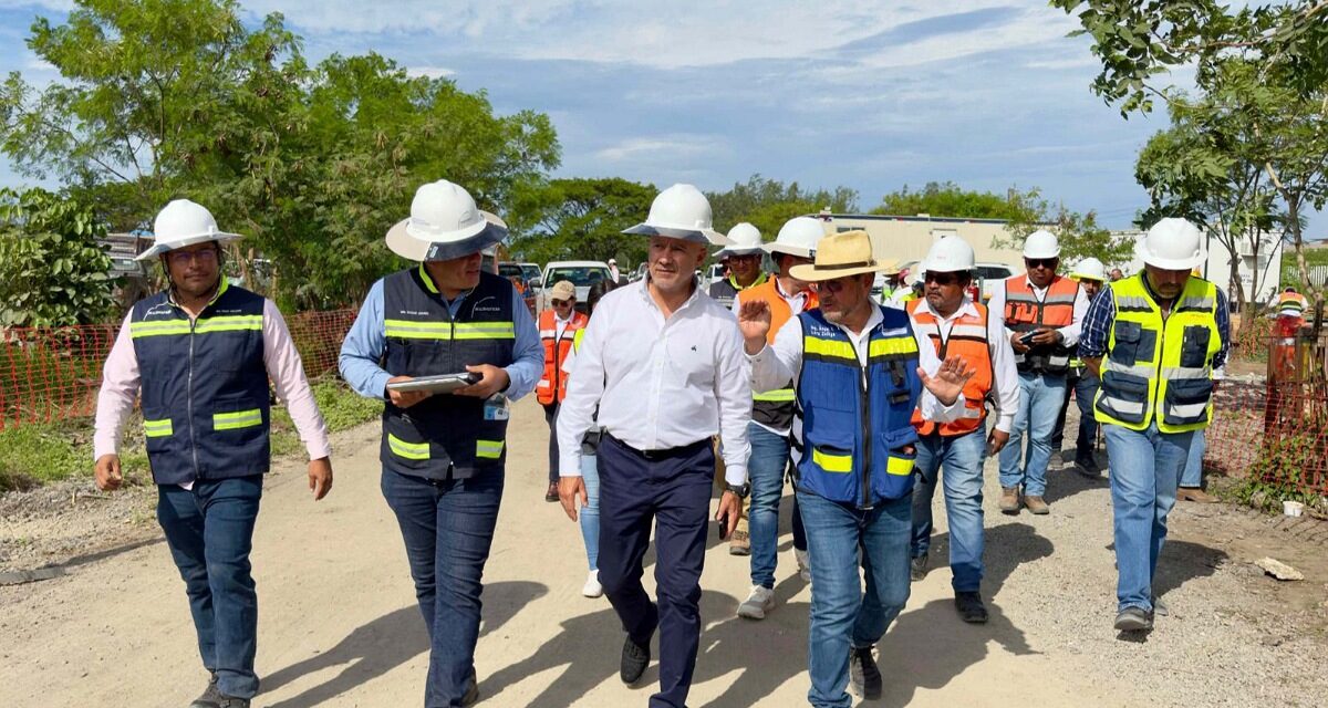 Supervisa secretario Jesús Esteva Medina avances del distribuidor vial de acceso al puerto de Veracruz