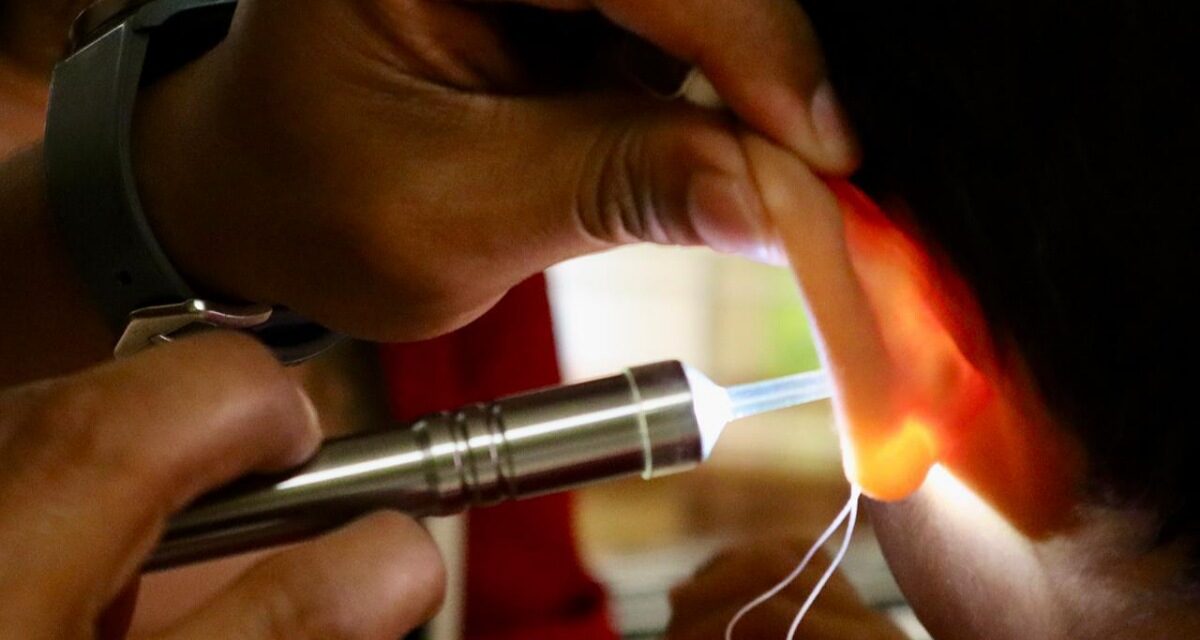 Personas con discapacidad auditiva reciben apoyo gratuito a través del DIF Estatal