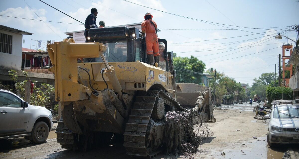 Gobierno y sector privado suman maquinaria para rehabilitar caminos en la zona norte