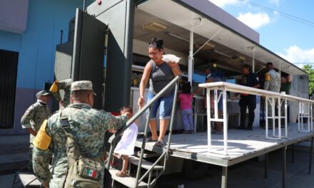 Gobierno de Veracruz entrega comida caliente en cada hogar afectado en Álamo