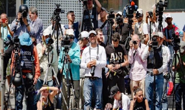 Astrolabio Político