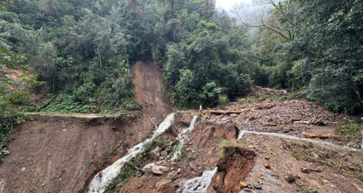 SICT instalará puente provisional ante deslizamiento entre Huayacocotla y Zontecomatlán en el norte de Veracruz
