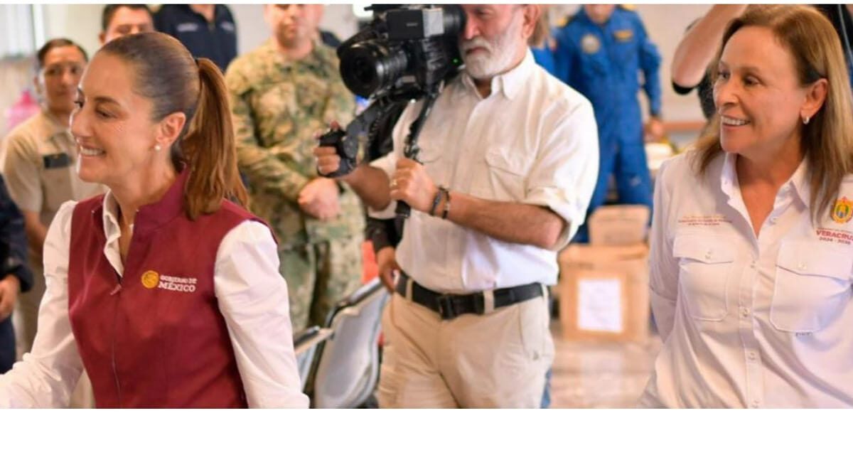 Llega Claudia Sheinbaum a zona afectada, recorre con Rocío Nahle zona de Álamo