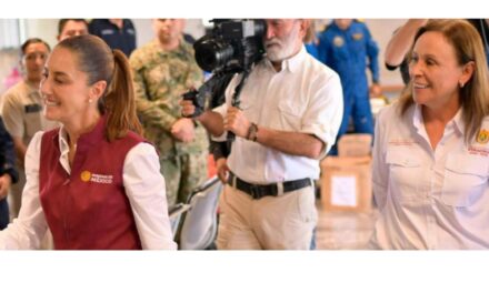 Llega Claudia Sheinbaum a zona afectada, recorre con Rocío Nahle zona de Álamo