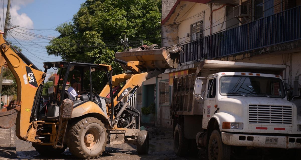 Nos animan y hacen sentir que no estamos solos: vecinos de Álamo destacan labores de limpieza
