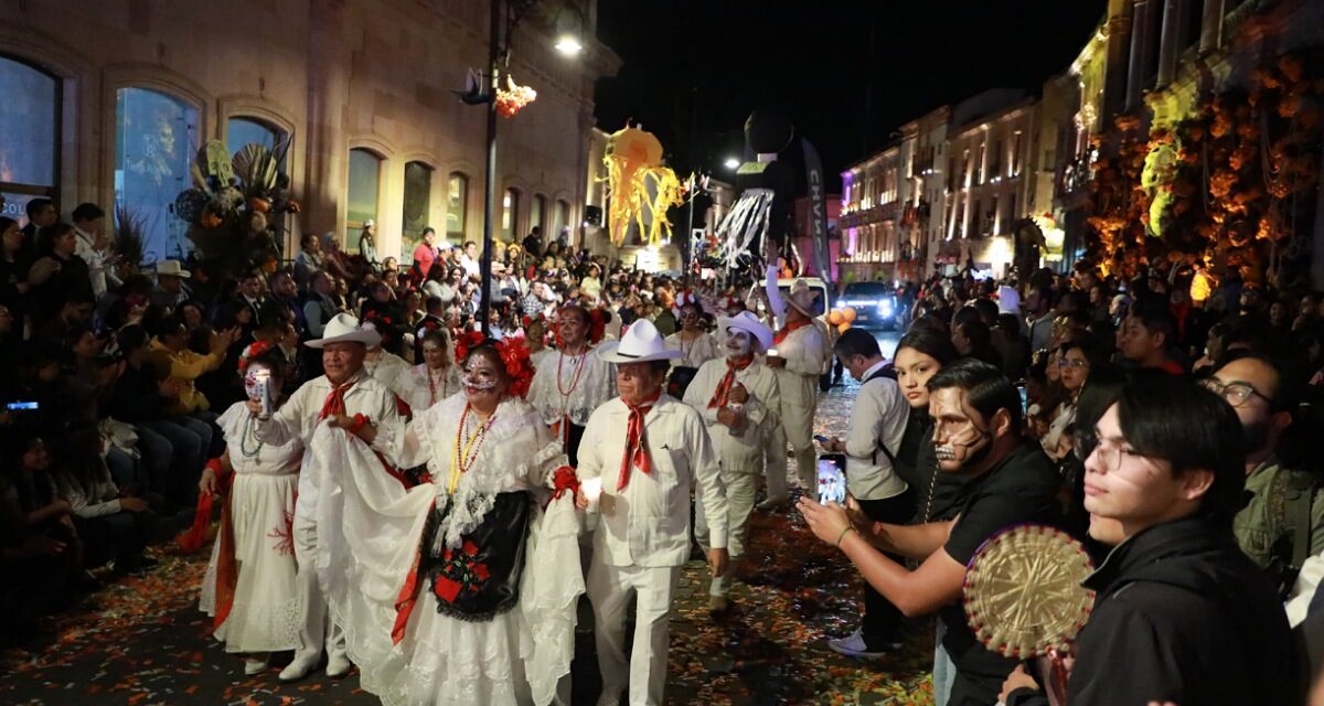 Veracruz y Zacatecas unidos por amor a las tradiciones en el Gran Desfile de Día de Muertos