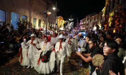 Veracruz y Zacatecas unidos por amor a las tradiciones en el Gran Desfile de Día de Muertos