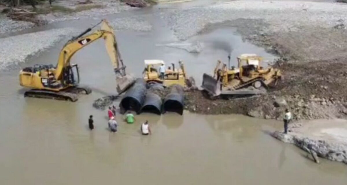 Continúa SICT trabajos de atención y reapertura de caminos en la Sierra Veracruzana