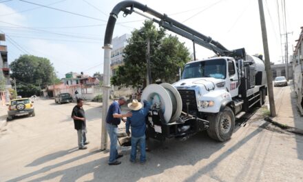 SIOP y CAEV refuerzan operativo para restablecer el drenaje en Poza Rica