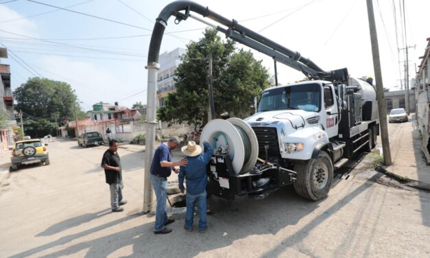 SIOP y CAEV refuerzan operativo para restablecer el drenaje en Poza Rica