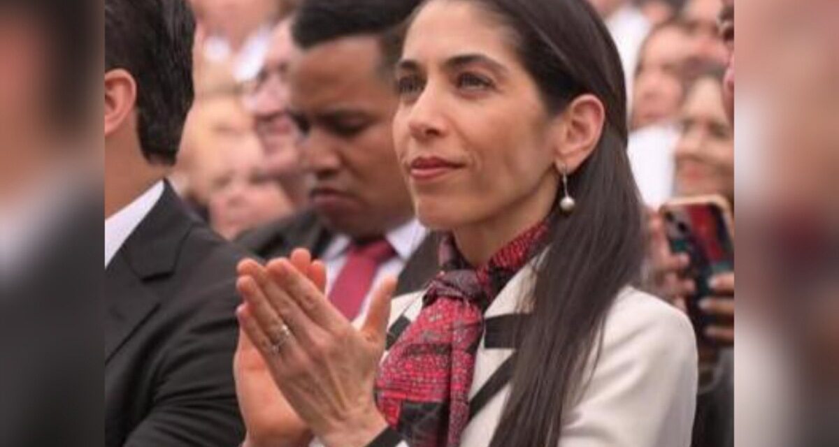 En atropellada entrevista, Fiscal evade responder si continuará en el cargo o renunciará