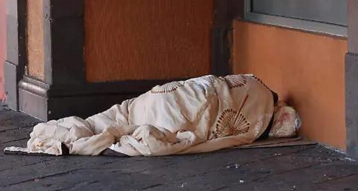 PC Xalapa se mantiene alerta por bajas temperaturas, recorre la ciudad para trasladar indigentes a albergues