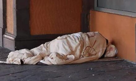 PC Xalapa se mantiene alerta por bajas temperaturas, recorre la ciudad para trasladar indigentes a albergues