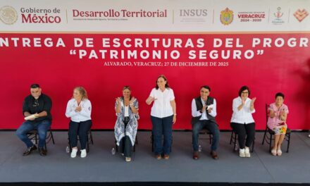 Entrega Rocío Nahle 336 escrituras del programa Patrimonio Seguro en Alvarado